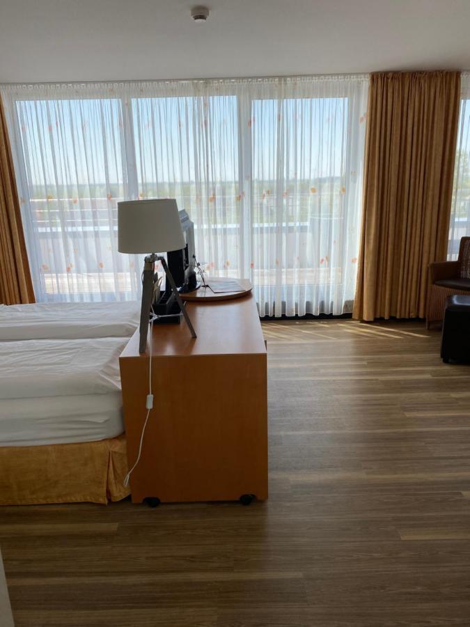 Nordseehotel Benser Hof Am Hafen Bensersiel Exterior foto